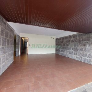 Casa Comercial com 280m², 3 dormitórios, 2 vagas, no bairro Cinqüentenário em Caxias do Sul para Alugar