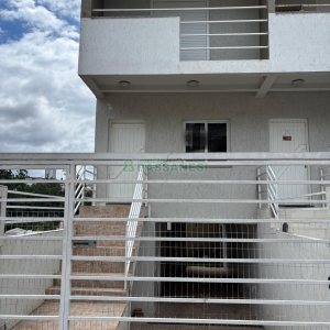 Casa com 96m², 2 dormitórios, 1 vaga, no bairro Charqueadas em Caxias do Sul para Alugar