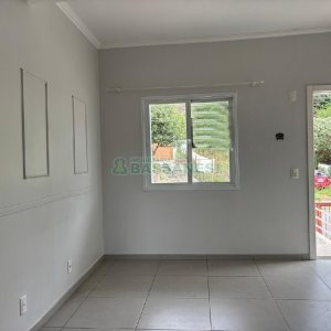 Casa com 96m², 2 dormitórios, 1 vaga, no bairro Charqueadas em Caxias do Sul para Alugar