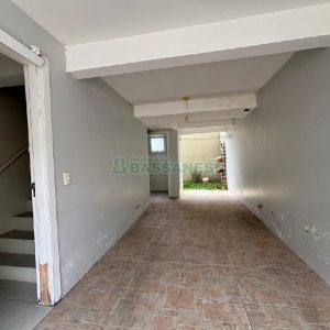 Casa com 96m², 2 dormitórios, 1 vaga, no bairro Charqueadas em Caxias do Sul para Alugar