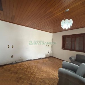 Casa com 150m², 3 dormitórios, 1 vaga, no bairro Desvio Rizzo em Caxias do Sul para Alugar