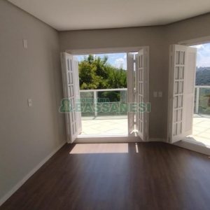 Casa com 148m², 3 dormitórios, 2 vagas, no bairro Santa Corona em Caxias do Sul para Comprar