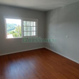 Casa com 148m², 3 dormitórios, 2 vagas, no bairro Santa Corona em Caxias do Sul para Comprar