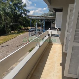 Casa com 148m², 3 dormitórios, 2 vagas, no bairro Santa Corona em Caxias do Sul para Comprar