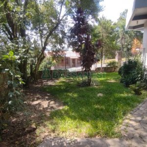 Casa com 148m², 3 dormitórios, 2 vagas, no bairro Santa Corona em Caxias do Sul para Comprar