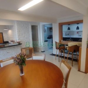 Casa com 301m², 6 dormitórios, 2 vagas, no bairro Ana Rech em Caxias do Sul para Comprar