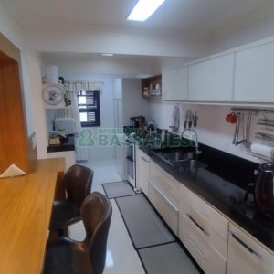 Casa com 301m², 6 dormitórios, 2 vagas, no bairro Ana Rech em Caxias do Sul para Comprar