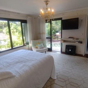 Casa com 301m², 6 dormitórios, 2 vagas, no bairro Ana Rech em Caxias do Sul para Comprar