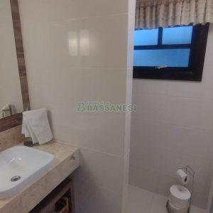 Casa com 301m², 6 dormitórios, 2 vagas, no bairro Ana Rech em Caxias do Sul para Comprar