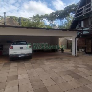Casa com 301m², 6 dormitórios, 2 vagas, no bairro Ana Rech em Caxias do Sul para Comprar