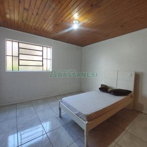Casa com 90m², 2 dormitórios, 1 vaga, no bairro Jardim Eldorado em Caxias do Sul para Alugar