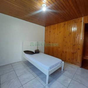 Casa com 90m², 2 dormitórios, 1 vaga, no bairro Jardim Eldorado em Caxias do Sul para Alugar