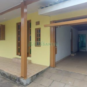 Casa com 78m², 2 dormitórios, 1 vaga, no bairro Charqueadas em Caxias do Sul para Alugar