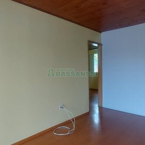 Casa com 78m², 2 dormitórios, 1 vaga, no bairro Charqueadas em Caxias do Sul para Alugar