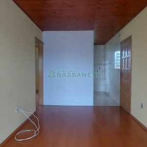 Casa com 78m², 2 dormitórios, 1 vaga, no bairro Charqueadas em Caxias do Sul para Alugar