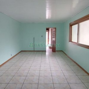 Casa com 78m², 2 dormitórios, 1 vaga, no bairro Charqueadas em Caxias do Sul para Alugar