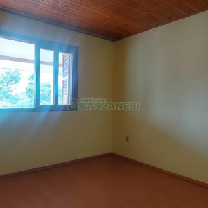 Casa com 78m², 2 dormitórios, 1 vaga, no bairro Charqueadas em Caxias do Sul para Alugar