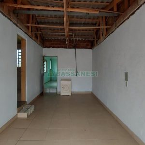 Casa com 78m², 2 dormitórios, 1 vaga, no bairro Charqueadas em Caxias do Sul para Alugar