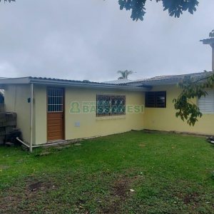 Casa com 78m², 2 dormitórios, 1 vaga, no bairro Charqueadas em Caxias do Sul para Alugar