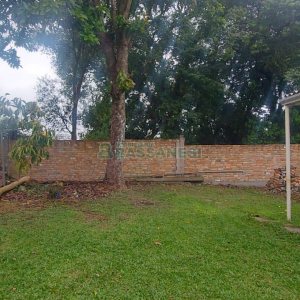 Casa com 78m², 2 dormitórios, 1 vaga, no bairro Charqueadas em Caxias do Sul para Alugar