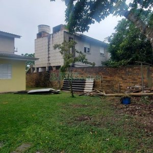 Casa com 78m², 2 dormitórios, 1 vaga, no bairro Charqueadas em Caxias do Sul para Alugar