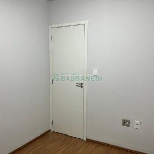 Apartamento com 52m², 2 dormitórios, 1 vaga, no bairro Belo Horizonte em Caxias do Sul para Alugar