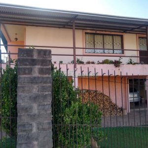 Casa com 160m², 3 dormitórios, 1 vaga, no bairro Jardim Eldorado em Caxias do Sul para Comprar