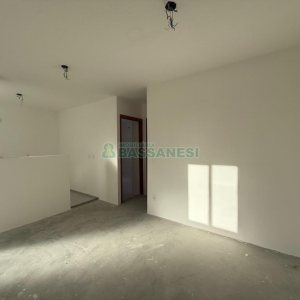 Apartamento com 38m², 2 dormitórios, 1 vaga, no bairro Desvio Rizzo em Caxias do Sul para Comprar