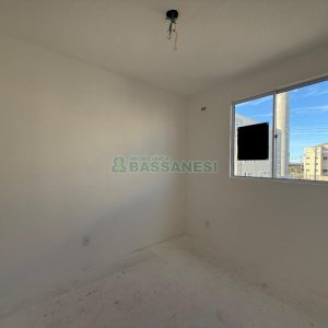 Apartamento com 38m², 2 dormitórios, 1 vaga, no bairro Desvio Rizzo em Caxias do Sul para Comprar