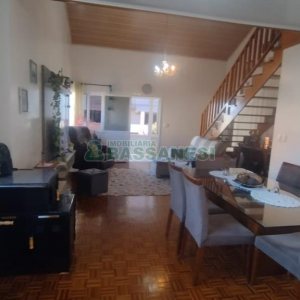 Casa com 301m², 3 dormitórios, 2 vagas, no bairro Vila Verde em Caxias do Sul para Comprar