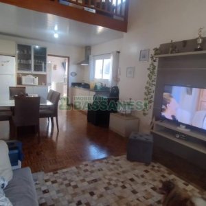 Casa com 301m², 3 dormitórios, 2 vagas, no bairro Vila Verde em Caxias do Sul para Comprar