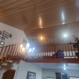 Casa com 301m², 3 dormitórios, 2 vagas, no bairro Vila Verde em Caxias do Sul para Comprar