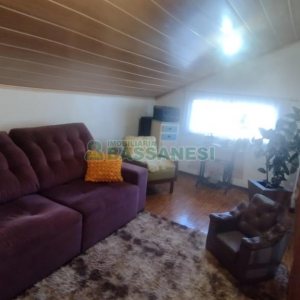 Casa com 301m², 3 dormitórios, 2 vagas, no bairro Vila Verde em Caxias do Sul para Comprar