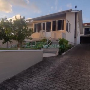Casa com 301m², 3 dormitórios, 2 vagas, no bairro Vila Verde em Caxias do Sul para Comprar