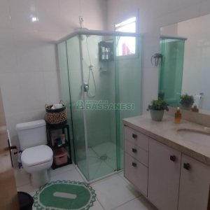 Casa com 301m², 3 dormitórios, 2 vagas, no bairro Vila Verde em Caxias do Sul para Comprar
