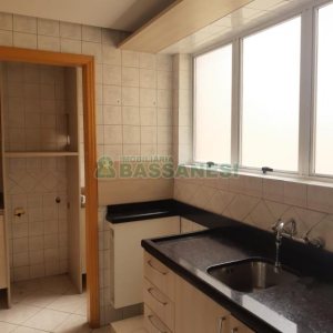 Apartamento com 62m², 2 dormitórios, 2 vagas, no bairro Universitário em Caxias do Sul para Comprar