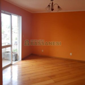 Apartamento com 62m², 2 dormitórios, 2 vagas, no bairro Universitário em Caxias do Sul para Comprar