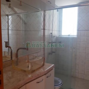 Apartamento com 62m², 2 dormitórios, 2 vagas, no bairro Universitário em Caxias do Sul para Comprar
