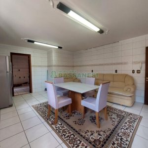 Casa com 145m², 3 dormitórios, 1 vaga, no bairro Ana Rech em Caxias do Sul para Alugar