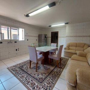 Casa com 145m², 3 dormitórios, 1 vaga, no bairro Ana Rech em Caxias do Sul para Alugar