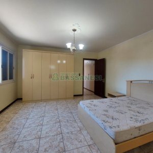 Casa com 145m², 3 dormitórios, 1 vaga, no bairro Ana Rech em Caxias do Sul para Alugar