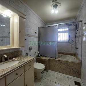 Casa com 145m², 3 dormitórios, 1 vaga, no bairro Ana Rech em Caxias do Sul para Alugar