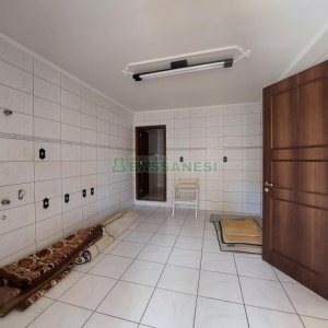 Casa com 145m², 3 dormitórios, 1 vaga, no bairro Ana Rech em Caxias do Sul para Alugar