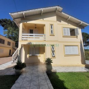 Casa com 145m², 3 dormitórios, 1 vaga, no bairro Ana Rech em Caxias do Sul para Alugar