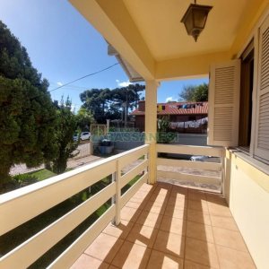 Casa com 145m², 3 dormitórios, 1 vaga, no bairro Ana Rech em Caxias do Sul para Alugar