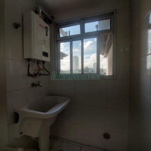 Apto Mobiliado com 65m², 2 dormitórios, 1 vaga, no bairro Lourdes em Caxias do Sul para Alugar