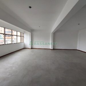 Sala com 60m², no bairro Centro em Caxias do Sul para Alugar