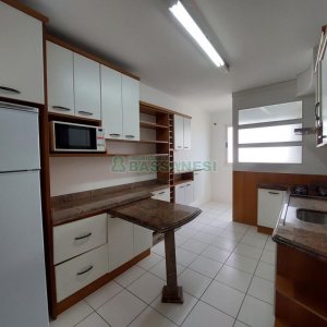 Apto Mobiliado com 60m², 2 dormitórios, 1 vaga, no bairro Sagrada Família em Caxias do Sul para Alugar