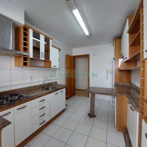 Apto Mobiliado com 60m², 2 dormitórios, 1 vaga, no bairro Sagrada Família em Caxias do Sul para Alugar