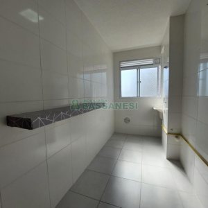 Apartamento com 45m², 2 dormitórios, 1 vaga, no bairro Panazzolo em Caxias do Sul para Alugar